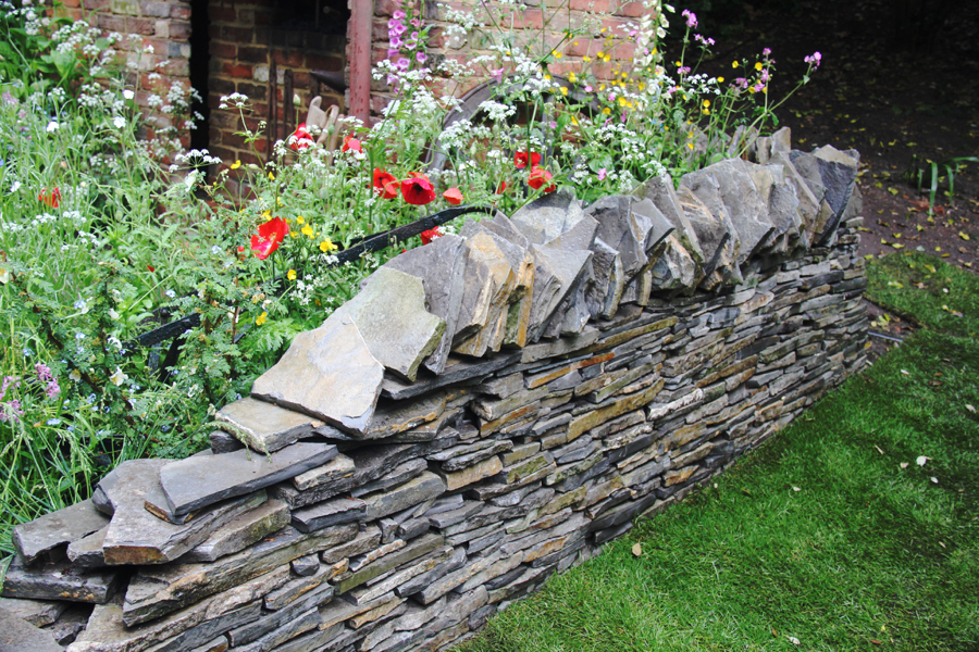 Trends dry stone wall